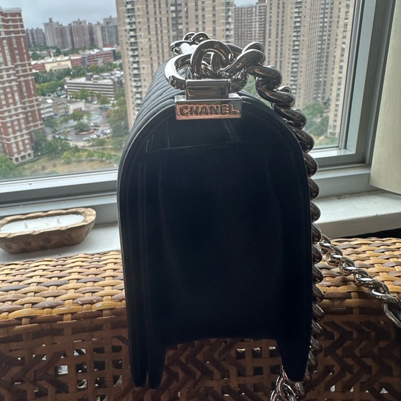 Black purse with box, dust bag, all cards and ribbon. - Picture 6 of 16